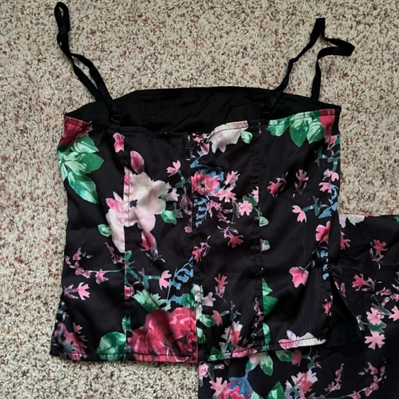 Lioness silky floral set - Picture 8 of 8